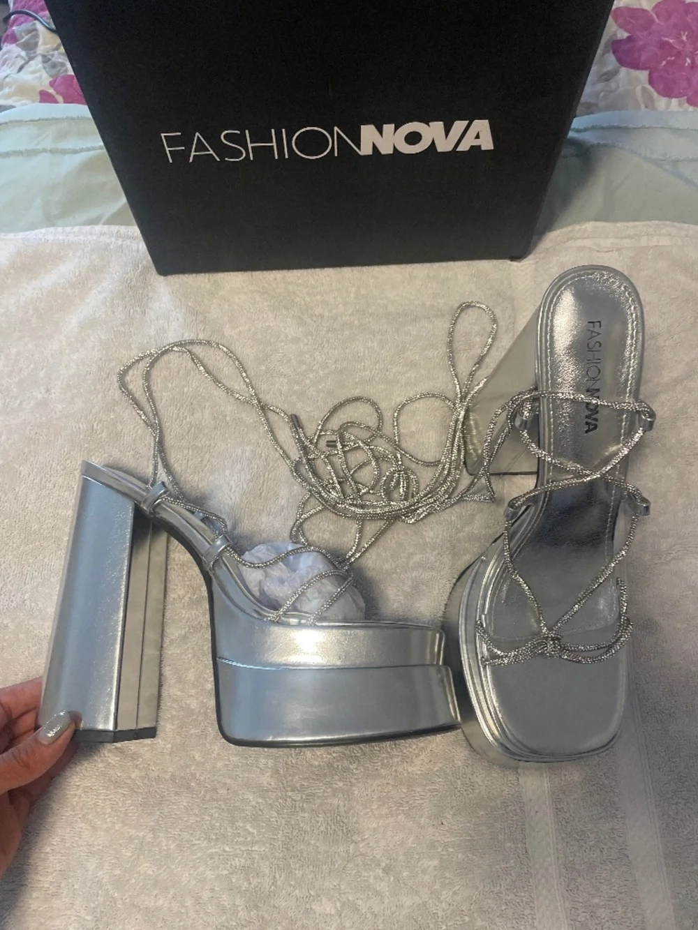 Fashion Nova Star Walker chunky heels SZ. 10